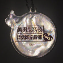 Cargar imagen en el visor de la galería, Binan Koukou Chikyuu Boueibu Love! - Kinugawa Atsushi - Keyholder - Reflector Keychain - Cuchiwaii

