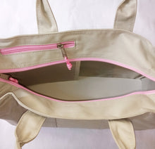 Cargar imagen en el visor de la galería, Hello Kitty Ride a Bike Tote Bag - Cuchiwaii
