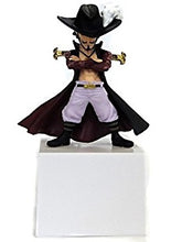 Load image into Gallery viewer, One Piece - Dracule Mihawk - Desktop Figure - Ichiban Kuji The Great Gallery ~Chouten o Kiwameshimonotachi~
