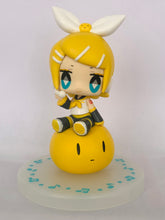 Cargar imagen en el visor de la galería, Vocaloid x Shumai-kun - Kagamine Rin x Karashi-Chan - Trading Figure
