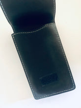 Cargar imagen en el visor de la galería, One Piece x Panson Works - Dracule Mihawk - Pouch with Carabiner - Mobile Case
