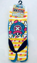 Cargar imagen en el visor de la galería, One Piece - Tony Tony Chopper - Tabi Socks
