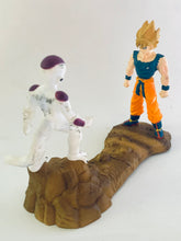 Load image into Gallery viewer, Dragon Ball Z - Son Goku SSJ VS Freezer (Final Form) - DB Capsule 2 - The best battle in the universe!! Freezer Saga - Trading Figure
