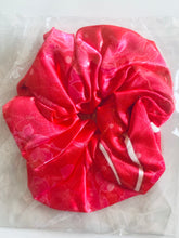 Cargar imagen en el visor de la galería, Tokyo Yamanote Boys - Rudou Jesus - Scrunchie - Hair Tie
