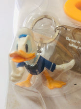 Cargar imagen en el visor de la galería, Donald Duck - Carabiner Charm - Ichiban Kuji Walt Disney 110th Anniversary - Prize G
