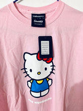 Cargar imagen en el visor de la galería, THE HUNDREDS x Sanrio Hello Kitty T-Shirt Pink

