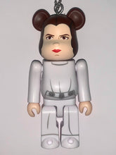 Load image into Gallery viewer, Star Wars - Leia Organa - Happy Kuji Be@rbrick 100% Figure with Ballchain - Bearbrick Award
