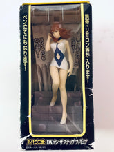 Load image into Gallery viewer, Lupin The Third (3rd) III - Mine Fujiko - DX ON THE STEPS - Figure
