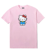 Cargar imagen en el visor de la galería, THE HUNDREDS x Sanrio Hello Kitty T-Shirt Pink
