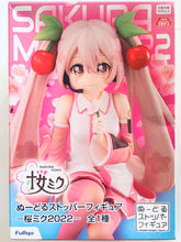 Cargar imagen en el visor de la galería, Hatsune Miku Noodle Stopper Figure Sakura Miku 2022
