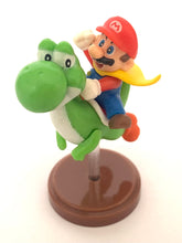 Cargar imagen en el visor de la galería, Super Mario World - Cloak Mario &amp; Yoshi - Choco Egg Figure - Shokugan - No. 03
