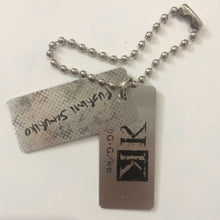 Cargar imagen en el visor de la galería, K - Fushimi Saruhiko - Name Plate - Charm - Strap - Cuchiwaii
