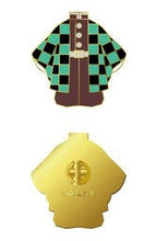 Cargar imagen en el visor de la galería, Kimetsu no Yaiba - Kamado Tanjirou - Diecast Pin Badge Vol.1 - Cuchiwaii
