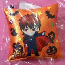 Cargar imagen en el visor de la galería, Kuroko no Basket - Kagami Taiga - Mini Cushion Strap - Cuchiwaii
