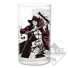 Cargar imagen en el visor de la galería, One Piece - Dracule Mihawk - Ichiban Kuji OP - Kyoku no Kengou - tachi - Prize D Glass - Cuchiwaii

