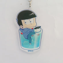 Load image into Gallery viewer, Osomatsu - san - Matsuno Karamatsu - Acrylic Charm - Charm - Osomatsu - san x Animate Cafe in Akihabara &amp; Okasanipponbashi &amp; Sendai &amp; Okayama - Cuchiwaii
